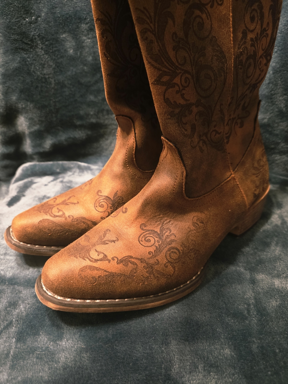 Women's Brown Embossed Western Boots - Classic Cowboy Style